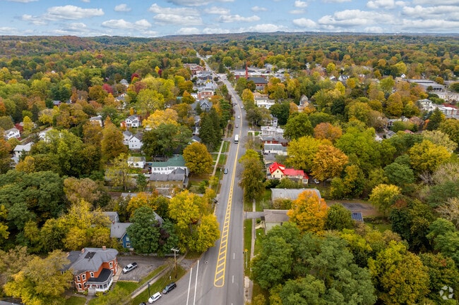 Fayetteville's first settlers arrived in 1792 and set up trade and businesses.