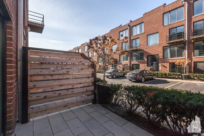 935 W Grace St unit 102, Chicago, IL 60613 - photo 2