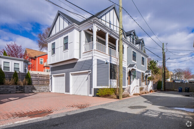 Modern townhouses are a highly desirable option for anyone moving to Magoun Sqaure.