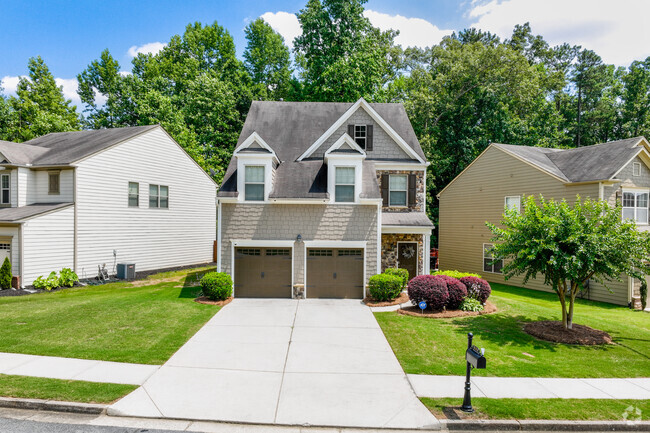 Oak Grove offers diverse single-family home sizes for various needs.