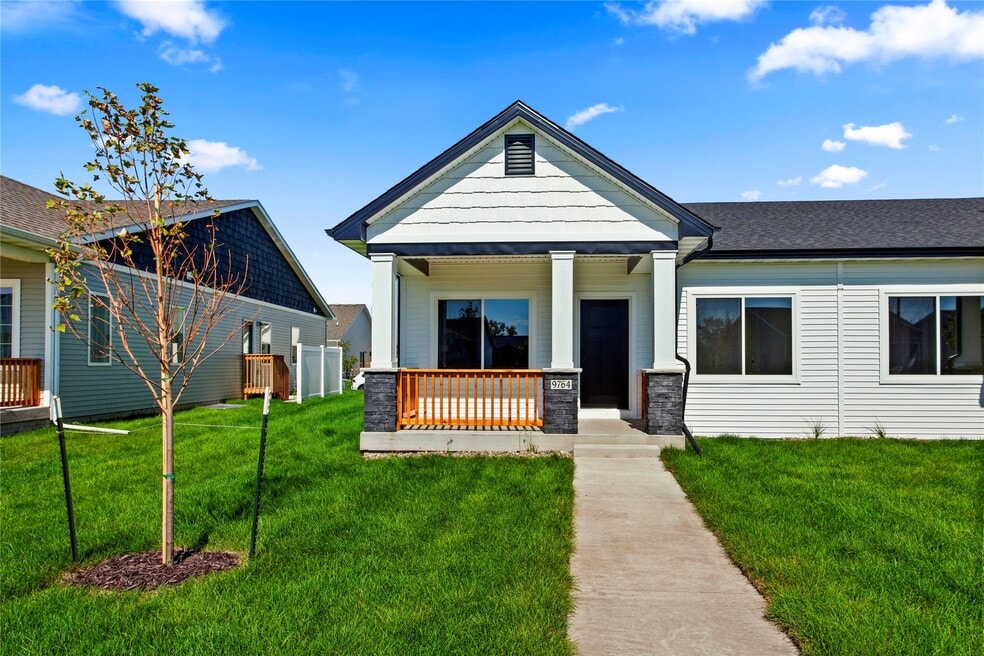 9764 Regatta Ln, Johnston, IA 50131 - photo 1