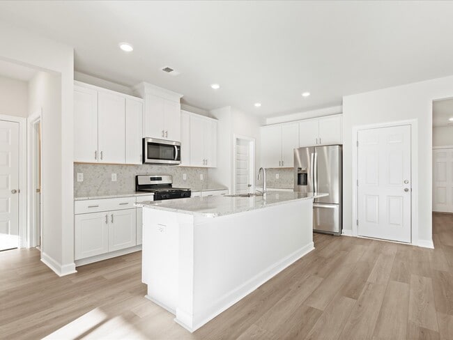 919 Penfold Point, Wellford, SC 29385 - photo 2