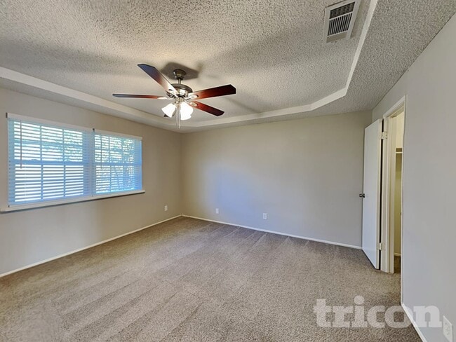 7437 Sandhurst Ln E, North Richland Hills, TX 76182 - photo 6