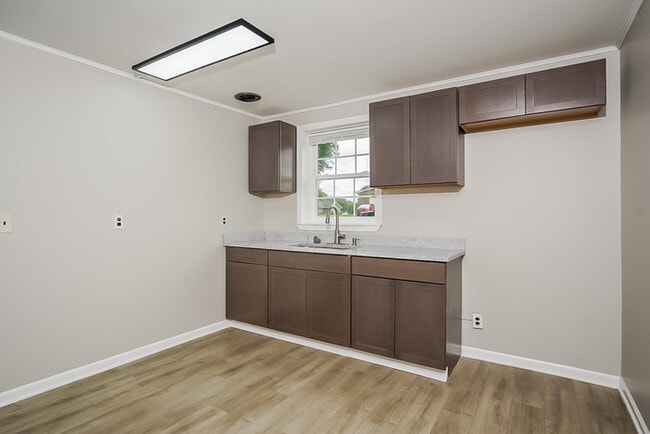 7704 Logan Dr SW, Huntsville, AL 35802 - photo 5