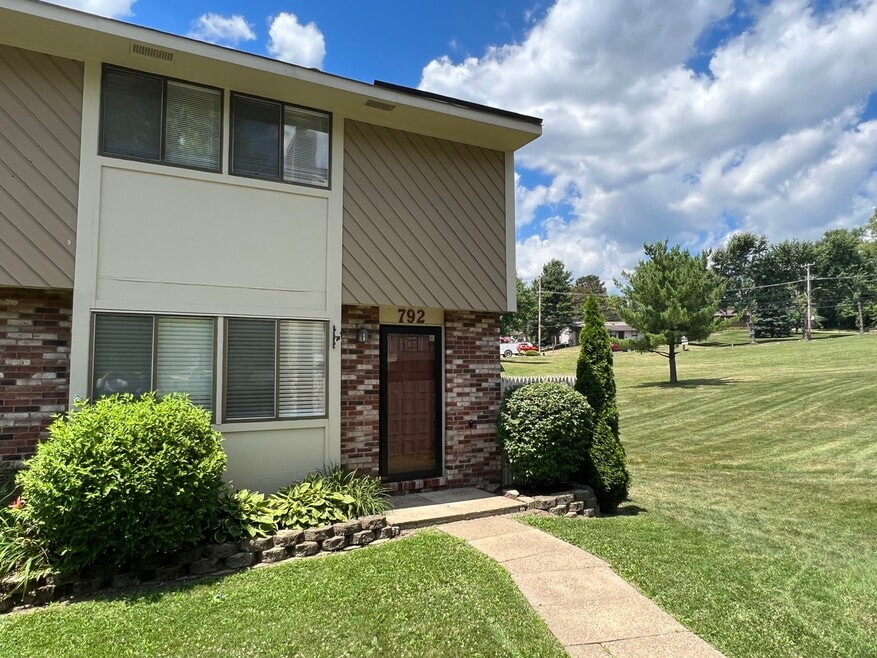 792 Wheatland Cir, Bridgeville, PA 15017 - photo 1