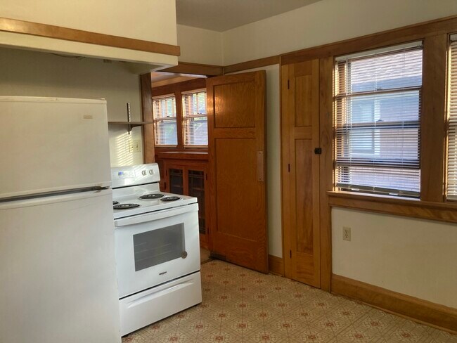 2569 N 61st St, Milwaukee, WI 53213 - photo 6