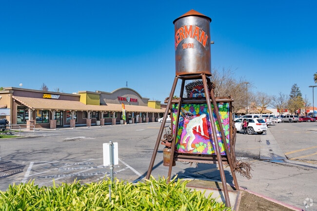 The Kerman Plaza Shopping Center features unique artwork from a local artist.