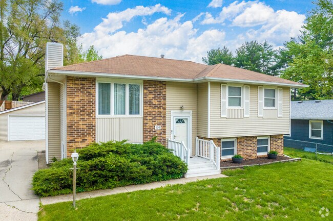 Split-level homes offer another popular housing option in Laurel Hill.