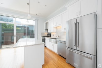 1046 W Monroe St, Chicago, IL 60607