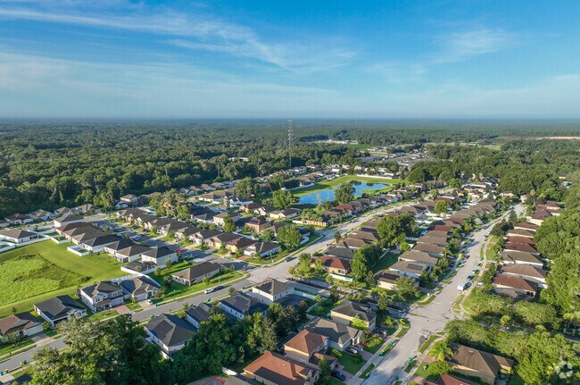 North West DeLand is a beautiful suburban community in Central Florida, West De Land.