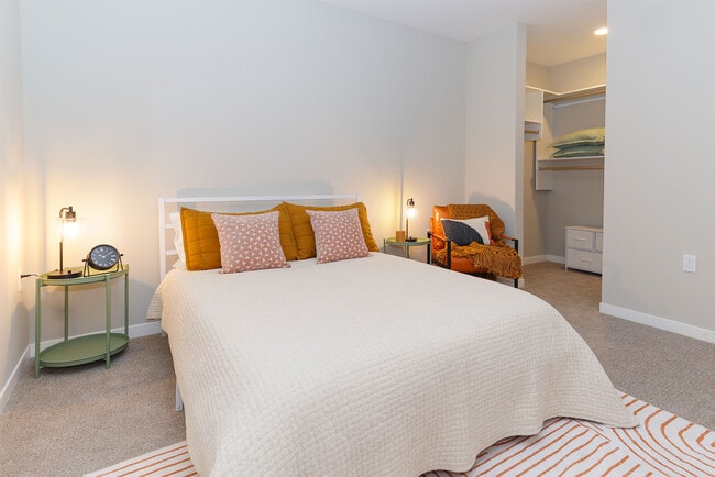 2630 N Hackett Ave unit 414, Milwaukee, WI 53211 - photo 4