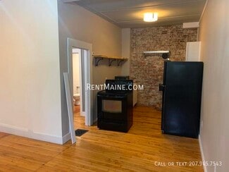 3 Cushing St Unit 4, Winterport, ME 04496