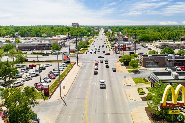 There are many fast food options along Central Ave near Sleepy Hollow.