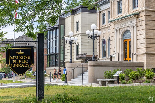 Residents of Mount Hood have access to the Melrose Public Library.