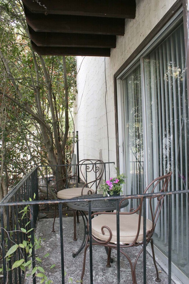 PRIVATE BALCONY