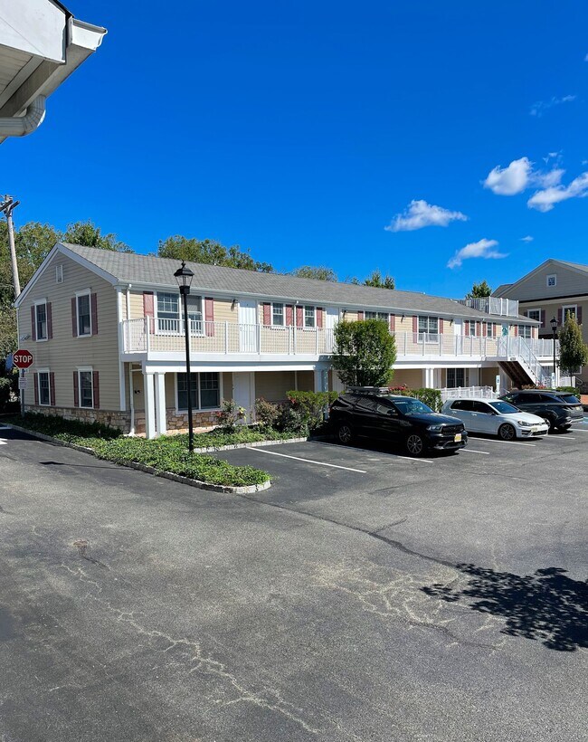 9 Main St, Annandale, NJ 08801