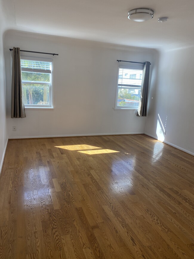 841 S Shenandoah St unit 841, Los Angeles, CA 90035 - photo 2