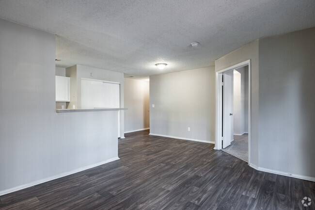 2BR, 2BA - 997SF