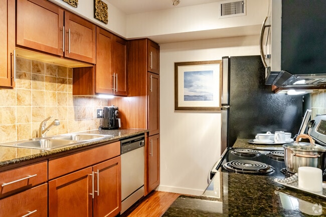 2BR, 2BA - Kitchen
