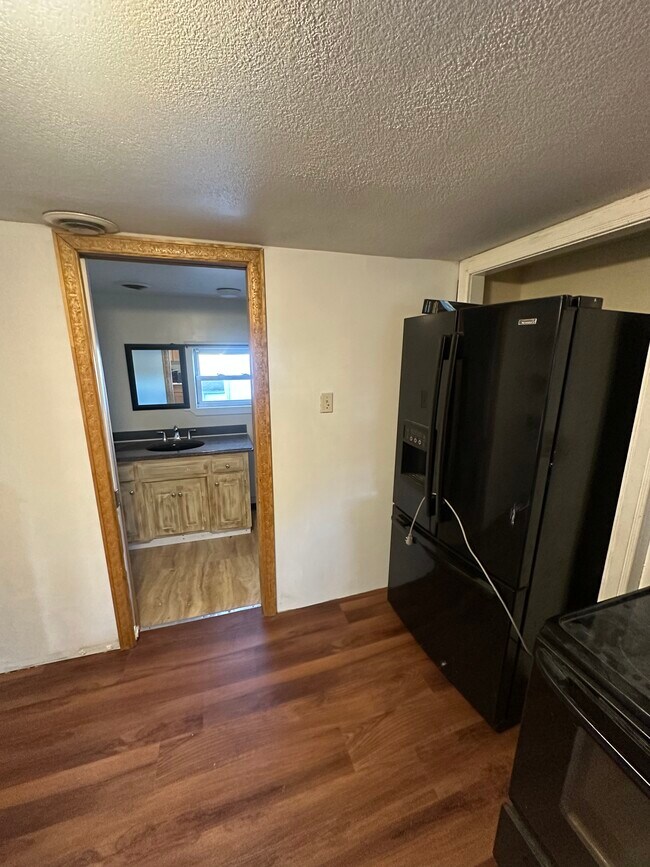 4 Shepard St unit 3, Westfield, MA 01085 - photo 5