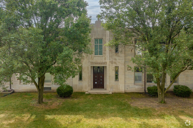 Front of the building of Trinity Elementary School in Grandview Heights.