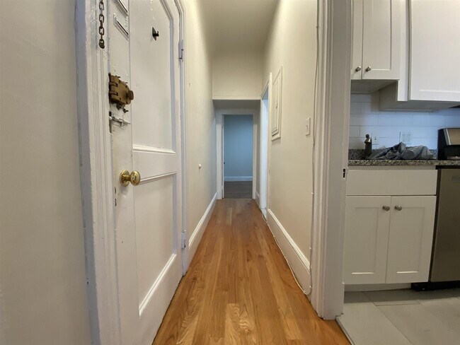 910 Massachusetts Ave unit 1, Cambridge, MA 02139 - photo 5