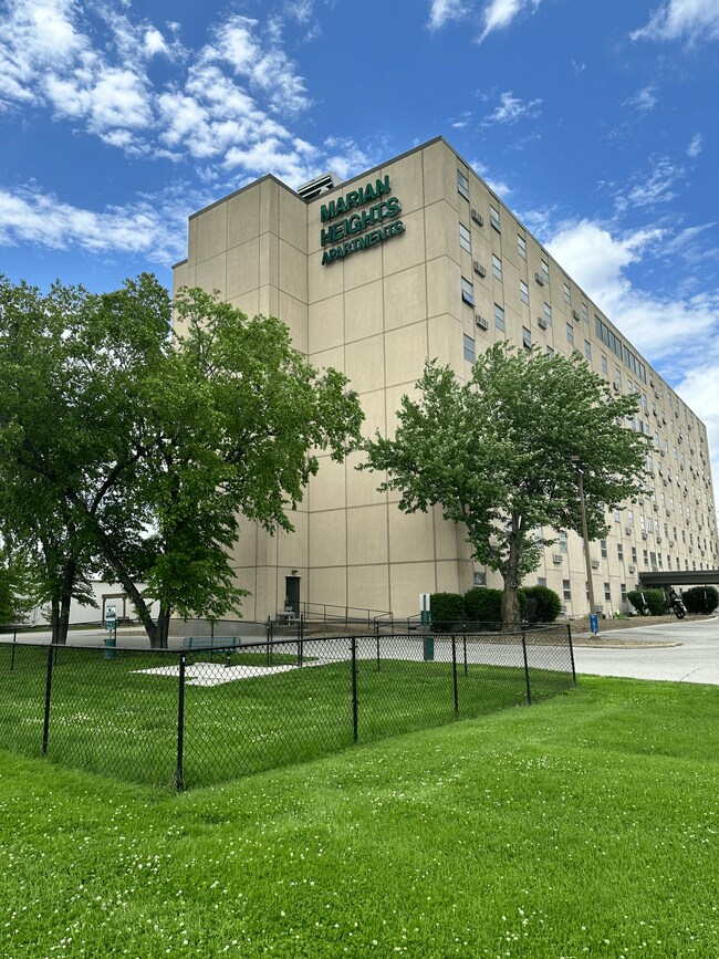 20 Marian Heights Dr, Alton, IL 62002