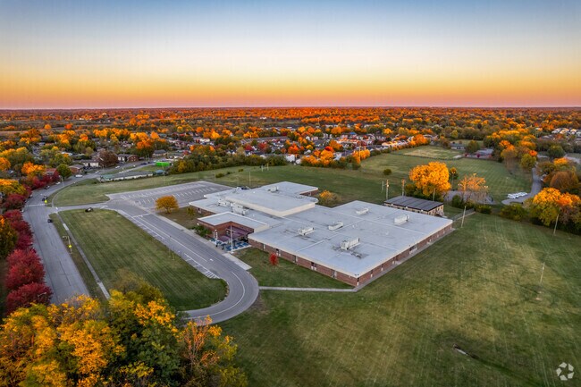 The student population of Winburn Middle School is 815 and the school serves 6-8.