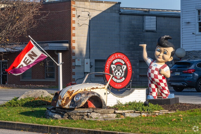 Antique memorabilia welcomes you to American Daydream in Springetts Manor-Yorklyn.