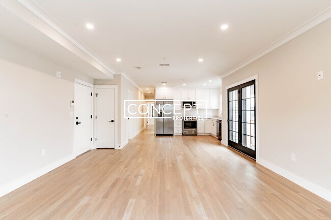 289 Lamartine St unit 2, Jamaica Plain, MA 02130 - photo 2