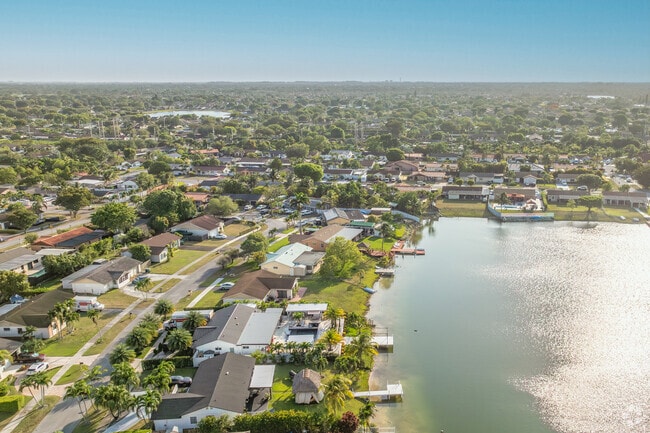 Tamiami is a beautiful, sunny suburb of Miami.
