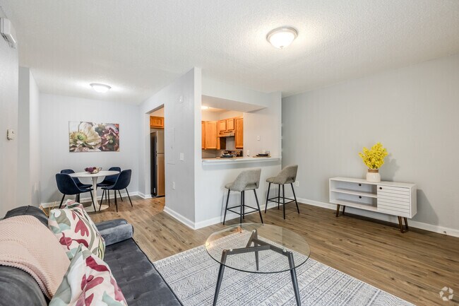 1BR, 1BA - 660SF - Living Room