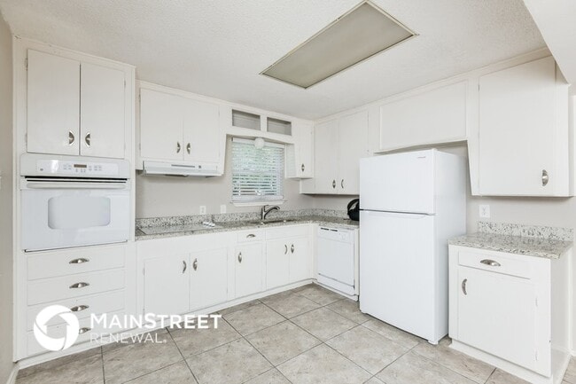 5621 Bonnie Wayne St, Haltom City, TX 76117 - photo 5