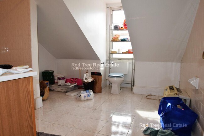 216 Freeman St unit 4-bed 2-bath, Brookline, MA 02446 - photo 7