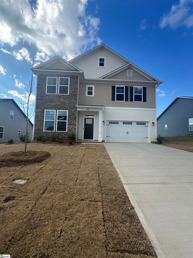 926 Gibbons St, Wellford, SC 29385