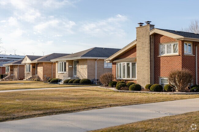 Homes in Rosemont have large grassy front yards, and driveways.
