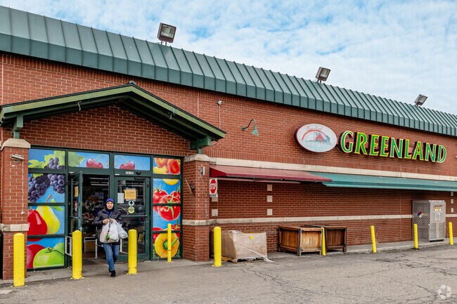 Shoppers in Hemlock Blesser can travel west on Warren Ave to shop at Greenland Market.