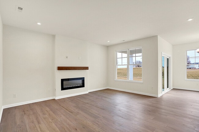 1627 Clover Crossing Dr, Greenfield, IN 46140 - photo 3