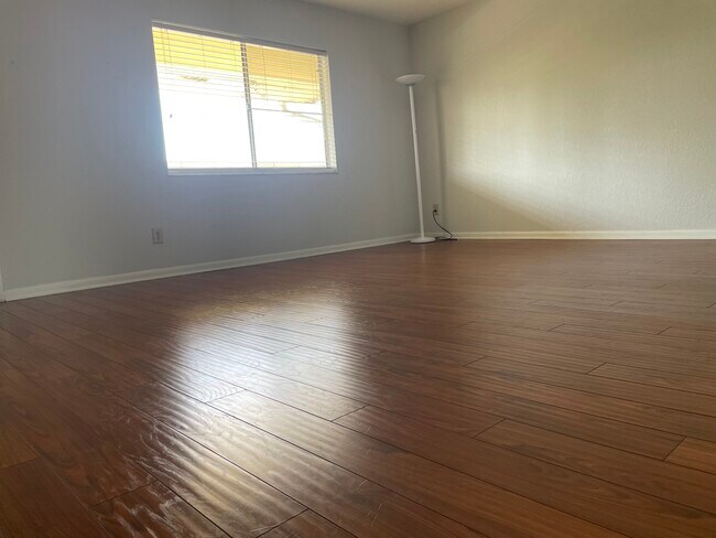 4613 Bayshore Dr unit B5, Naples, FL 34112 - photo 6