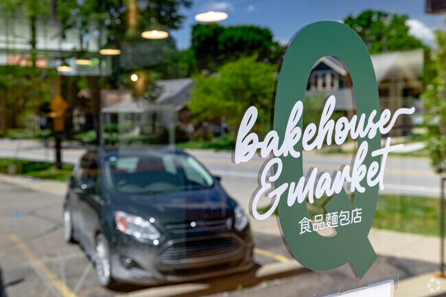 Q Bakehouse near Arborview serves Asian-American baked goods and Strider Coffees.