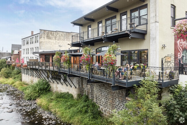 There are several outdoor dining options overlooking the river in Silverton.
