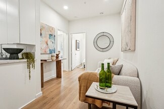 2900 S Orange Dr, Los Angeles, CA 90016