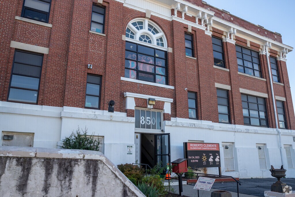 Roberto Clemente Elementary Charter School provides education in
Allentown City District