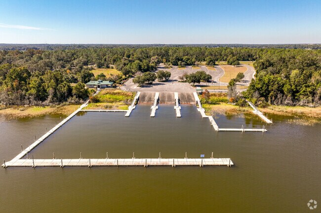A dockside view of Carney Island boat ramp on Lake Weir.