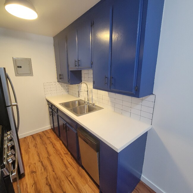 125 S Ave 53 unit 35, Los Angeles, CA 90042 - photo 2