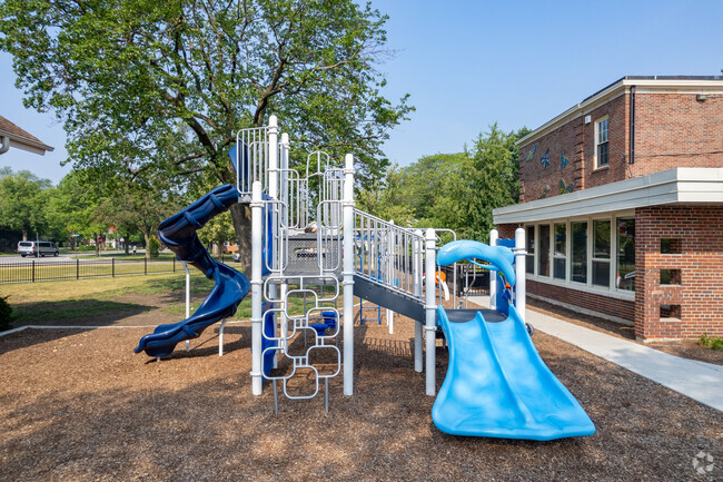 Hollywood Elementary School has a modern and safe playground for children in Brookfield.
