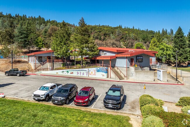 Alta Sierra Elementary School is a highly rated school in the area.