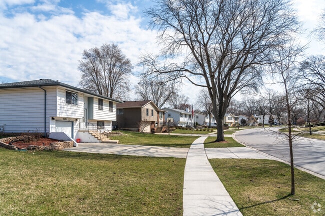 You can find a variety of home types in South Schaumburg including split level homes.