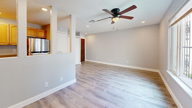 Eagle's Nest Condominiums unit 180, Albuquerque, NM 87106 - photo 2