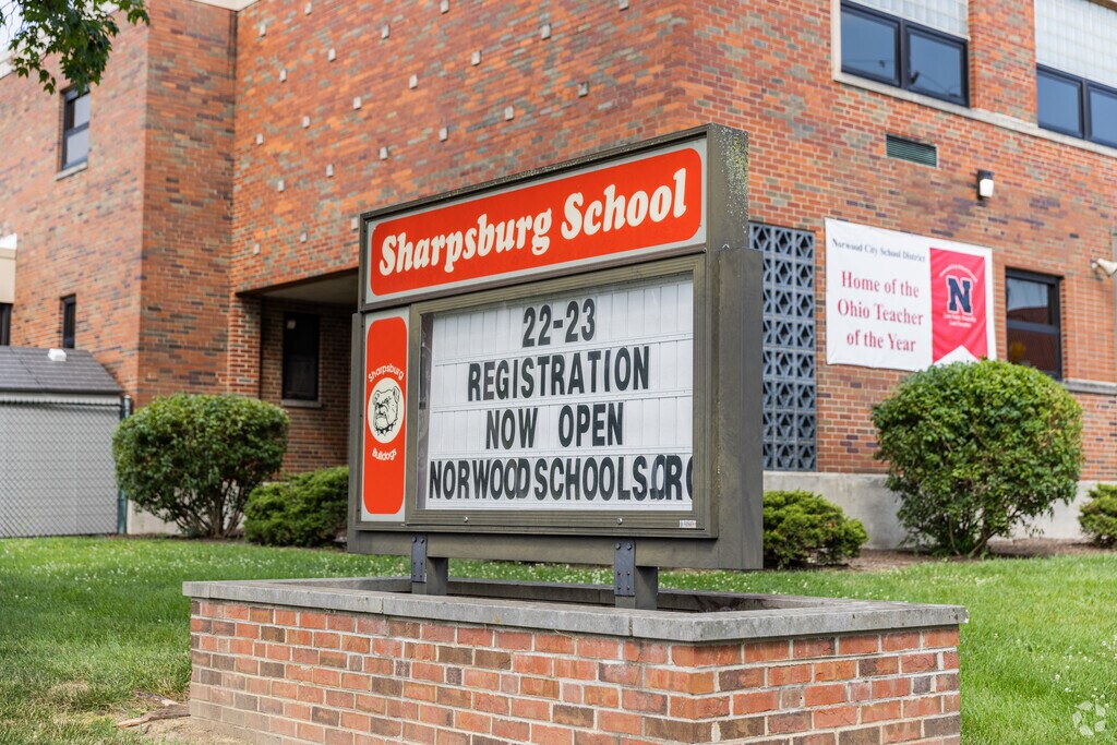 School sign at entrance to Sharpsburg Primary School.
